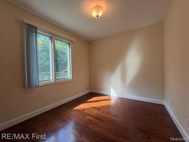 3055 W Auburn Road, Rochester Hills, MI 48309