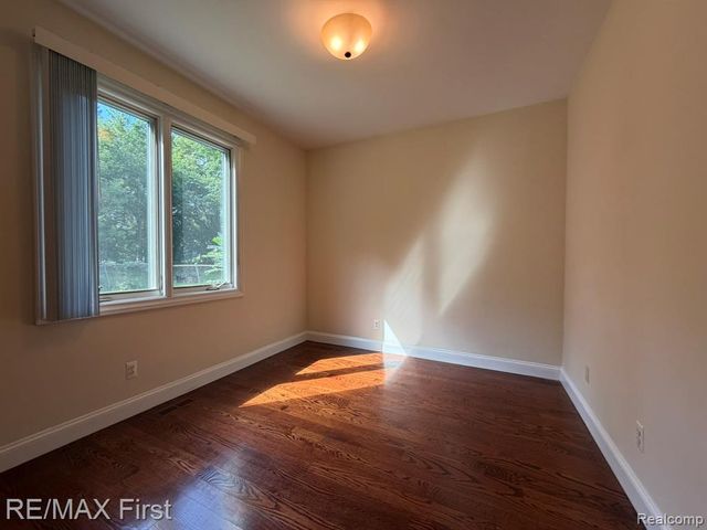 3055 W Auburn Road, Rochester Hills, MI 48309