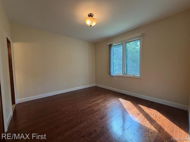 3055 W Auburn Road, Rochester Hills, MI 48309