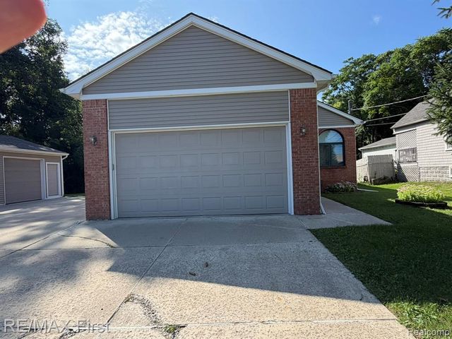 3055 W Auburn Road, Rochester Hills, MI 48309