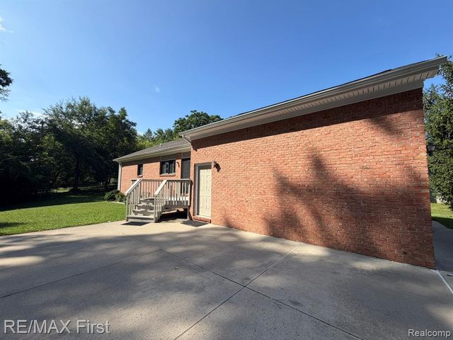 3055 W Auburn Road, Rochester Hills, MI 48309