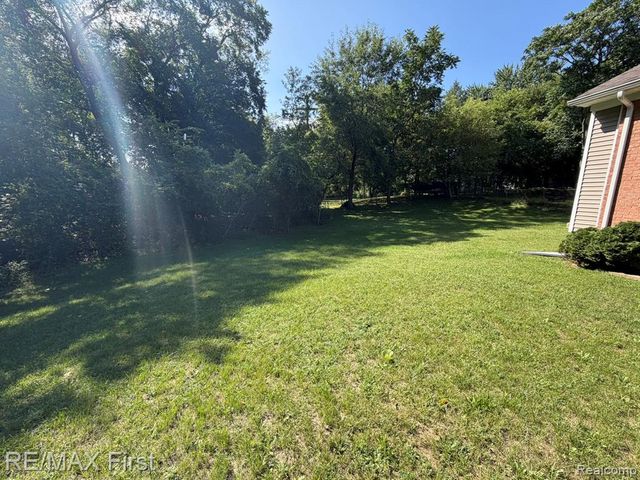 3055 W Auburn Road, Rochester Hills, MI 48309