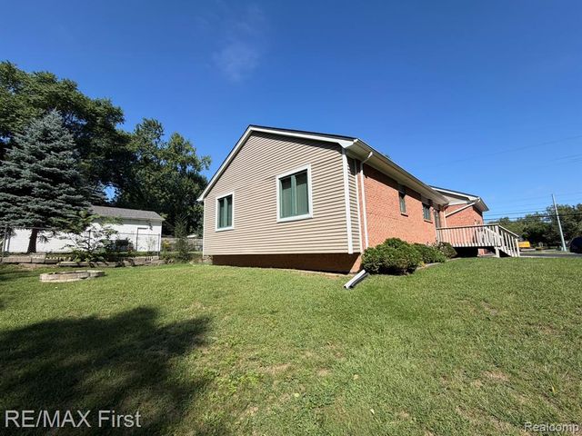 3055 W Auburn Road, Rochester Hills, MI 48309