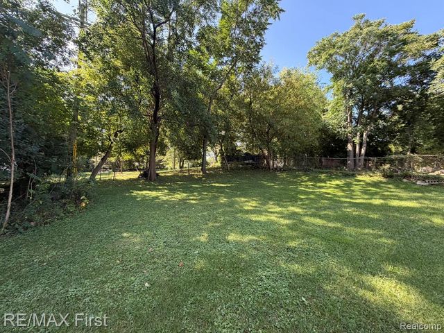 3055 W Auburn Road, Rochester Hills, MI 48309