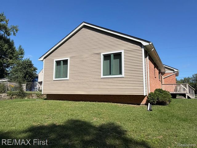 3055 W Auburn Road, Rochester Hills, MI 48309