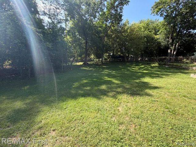 3055 W Auburn Road, Rochester Hills, MI 48309