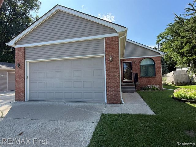 3055 W Auburn Road, Rochester Hills, MI 48309