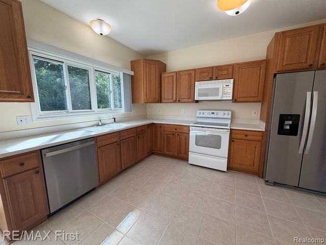 3055 W Auburn Road, Rochester Hills, MI 48309