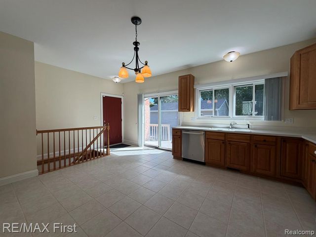 3055 W Auburn Road, Rochester Hills, MI 48309