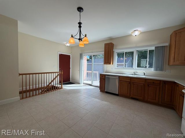 3055 W Auburn Road, Rochester Hills, MI 48309