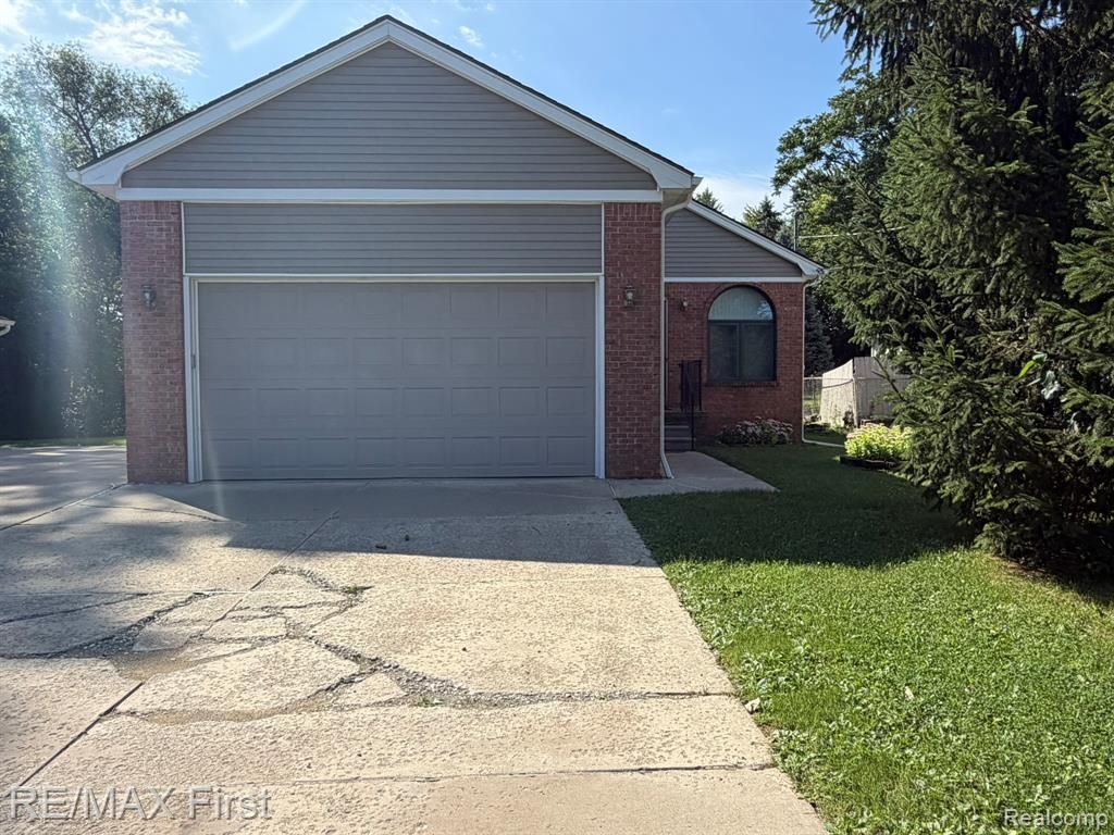 3055 W Auburn Road, Rochester Hills, MI 48309