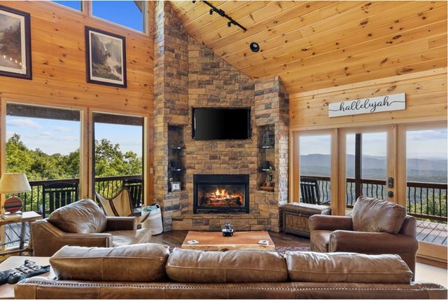 279 Rising Star Lane, Mineral Bluff, GA 30559