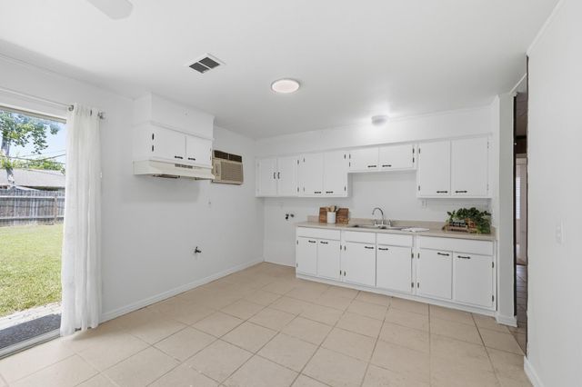 4018 Darlinghurst Drive, Houston, TX 77045