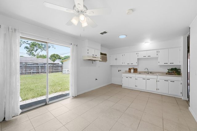 4018 Darlinghurst Drive, Houston, TX 77045