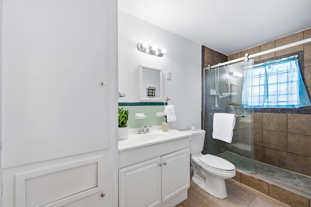 4018 Darlinghurst Drive, Houston, TX 77045