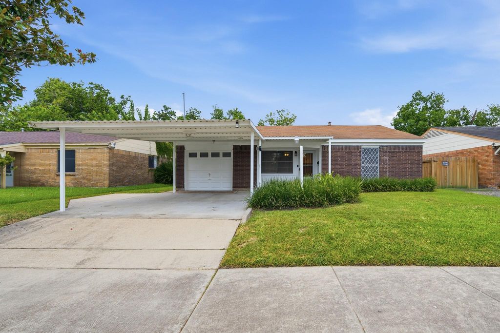 4018 Darlinghurst Drive, Houston, TX 77045