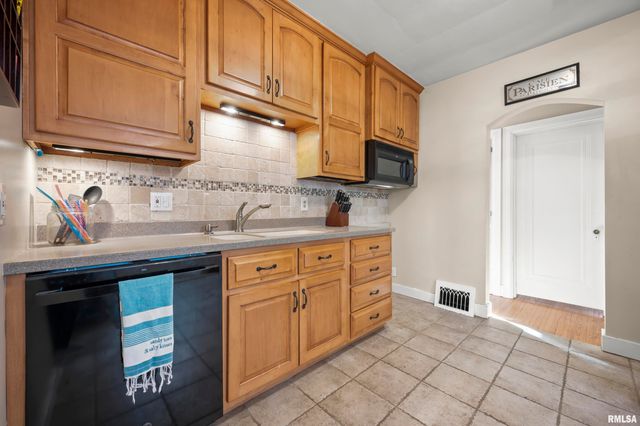 3207 N PARISH Avenue, Peoria, IL 61604