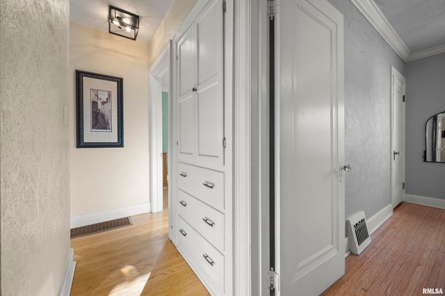 3207 N PARISH Avenue, Peoria, IL 61604