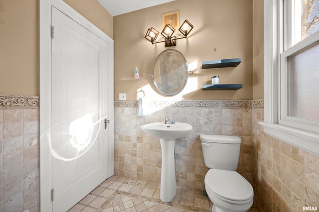 3207 N PARISH Avenue, Peoria, IL 61604