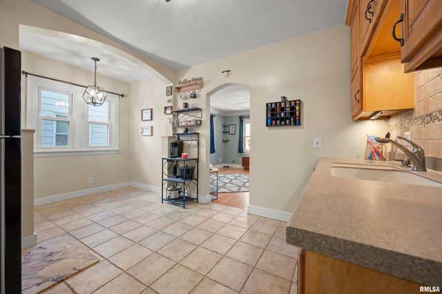 3207 N PARISH Avenue, Peoria, IL 61604