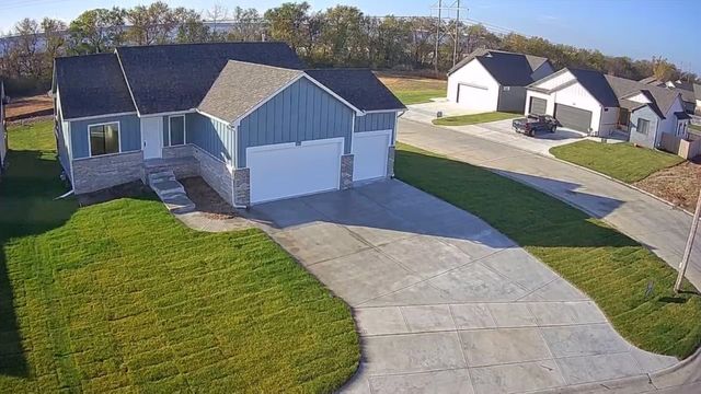 5824 N Newport Ct., Park City, KS 67219