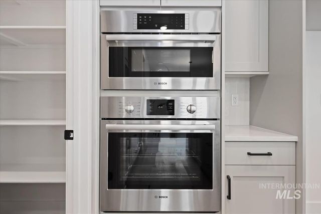 6606 N Good Dr, Eagle, ID 83629