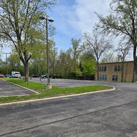 261 E Lake Street, Bloomingdale, IL 60108