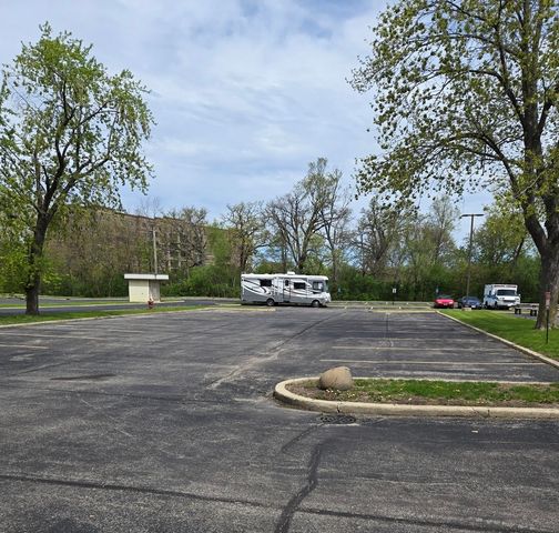 261 E Lake Street, Bloomingdale, IL 60108