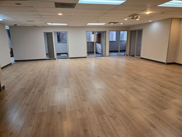 261 E Lake Street, Bloomingdale, IL 60108