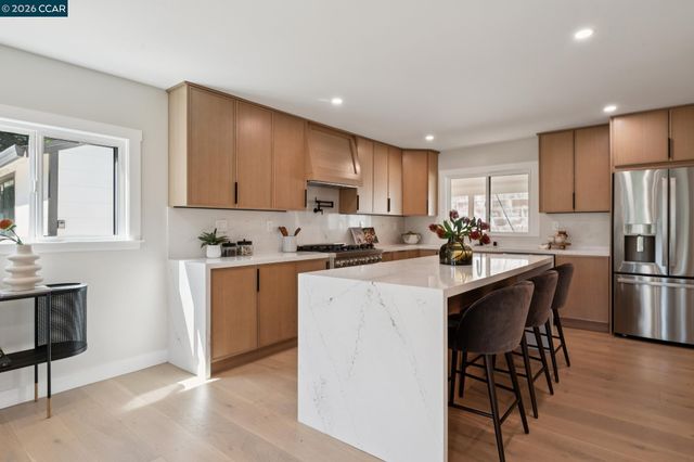 50 Overhill Rd, Orinda, CA 94563
