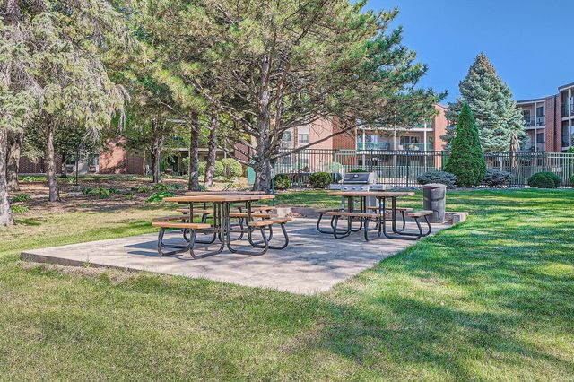 1700 Four Oaks Road 314B, Eagan, MN 55121