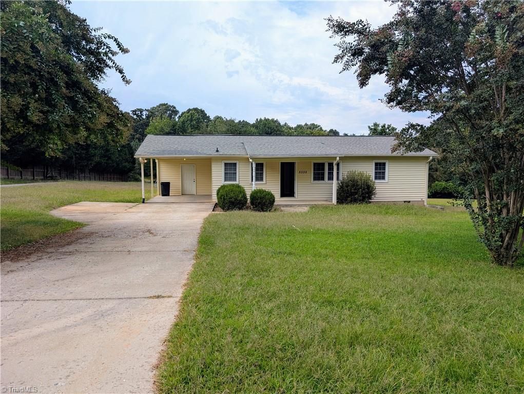 5335 Roburton Road, Kernersville, NC 27284