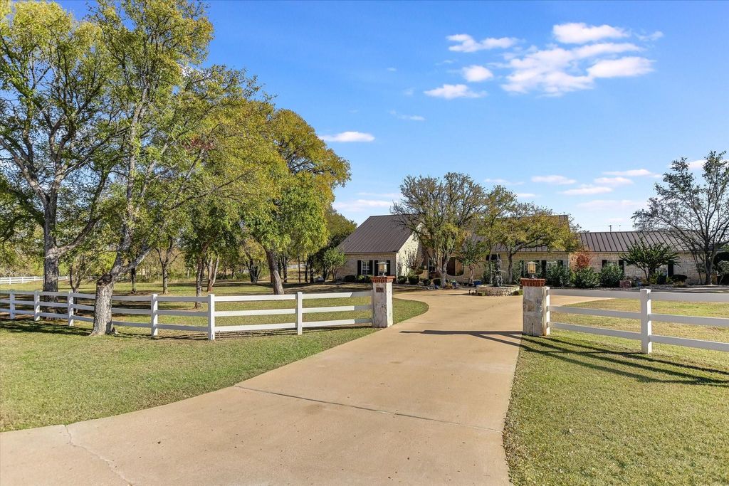 209 Tarbet TRL, Horseshoe Bay, TX 78657