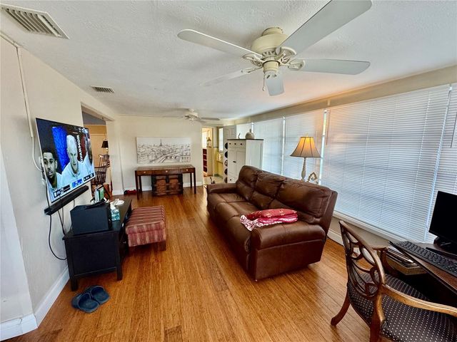 4098 21ST AVENUE N, St Petersburg, FL 33713