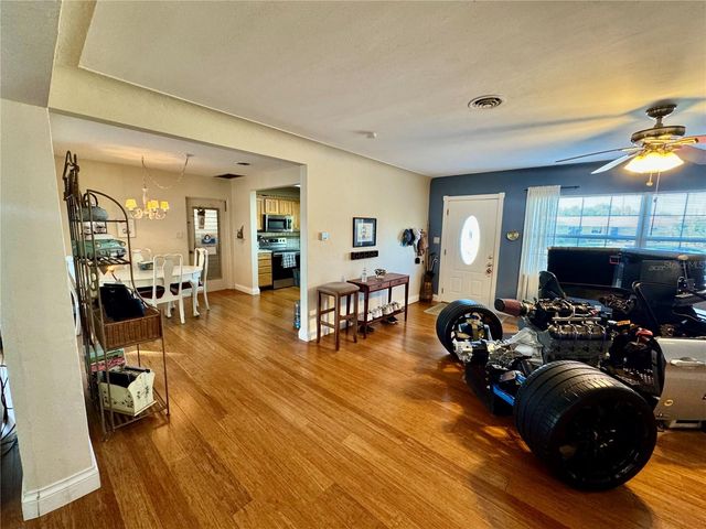 4098 21ST AVENUE N, St Petersburg, FL 33713