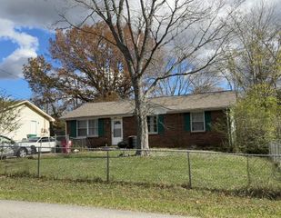 917 Lucas Ln, Clarksville, TN 37040