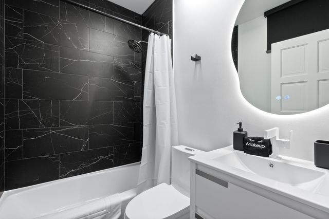 516 Royal Plaza Drive, Fort Lauderdale, FL 33301