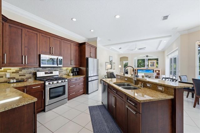 7215 MARSTON COURT, University Park, FL 34201