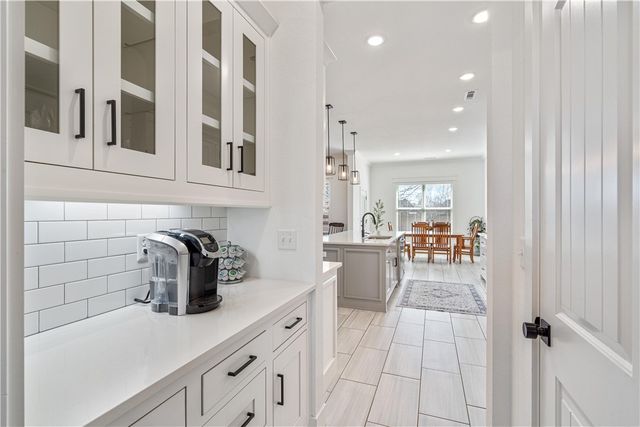 1310 Elizabeth Loop, Bentonville, AR 72713