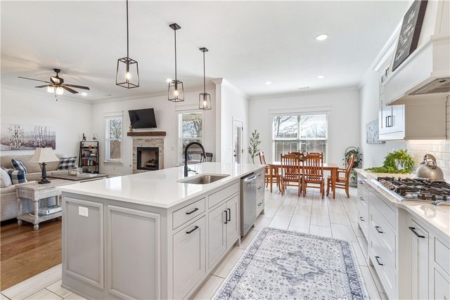 1310 Elizabeth Loop, Bentonville, AR 72713