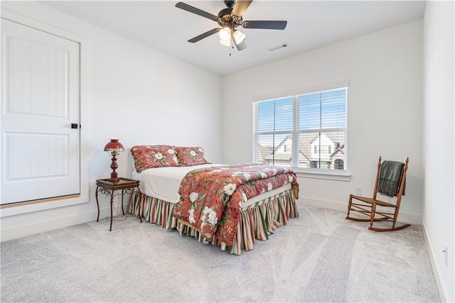 1310 Elizabeth Loop, Bentonville, AR 72713