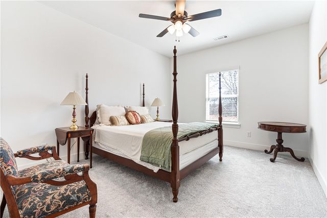 1310 Elizabeth Loop, Bentonville, AR 72713