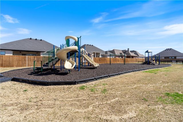 1310 Elizabeth Loop, Bentonville, AR 72713