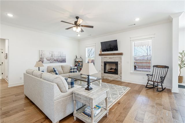 1310 Elizabeth Loop, Bentonville, AR 72713