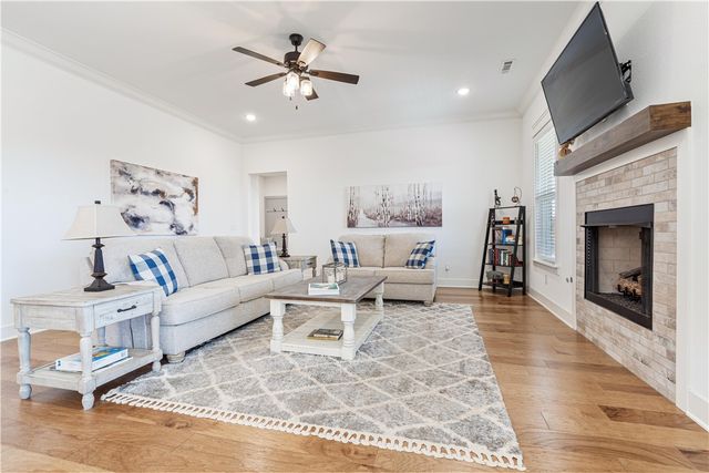 1310 Elizabeth Loop, Bentonville, AR 72713