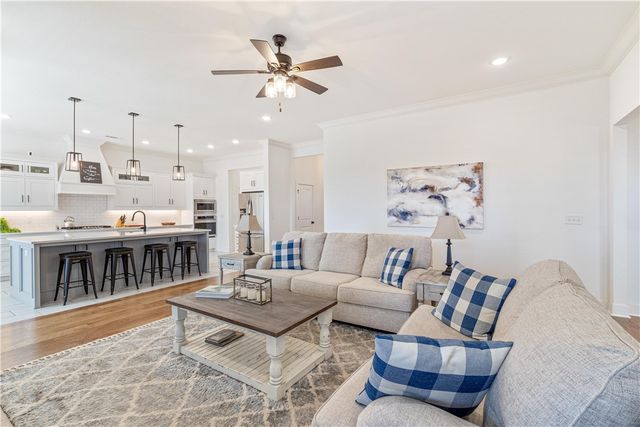 1310 Elizabeth Loop, Bentonville, AR 72713