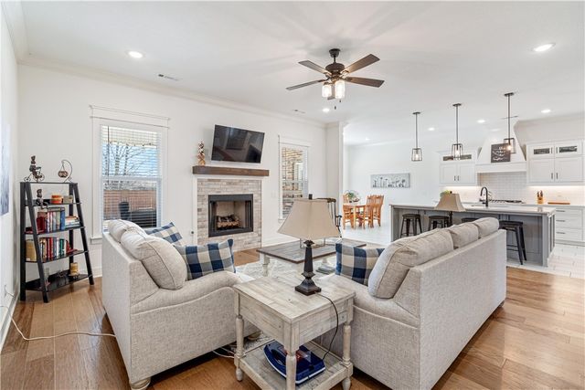 1310 Elizabeth Loop, Bentonville, AR 72713