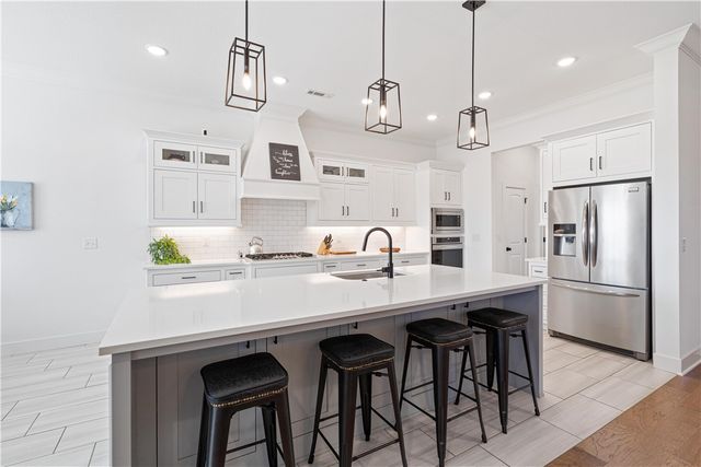 1310 Elizabeth Loop, Bentonville, AR 72713