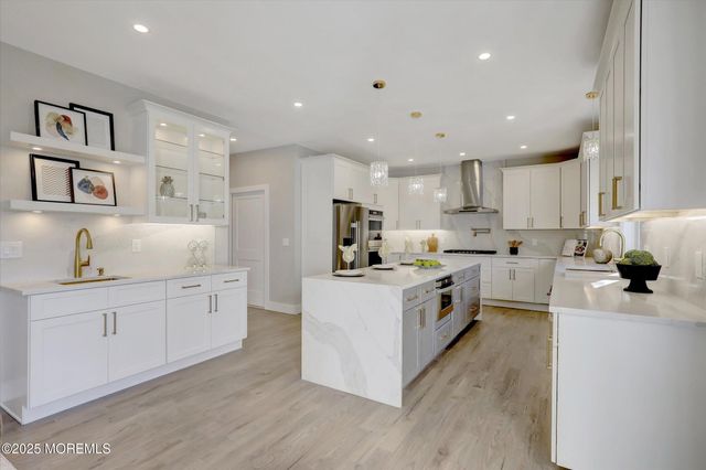 750 Holmdel Road, Holmdel, NJ 07733