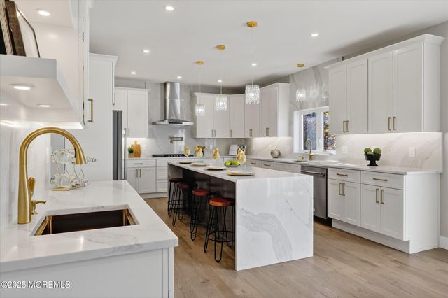 750 Holmdel Road, Holmdel, NJ 07733